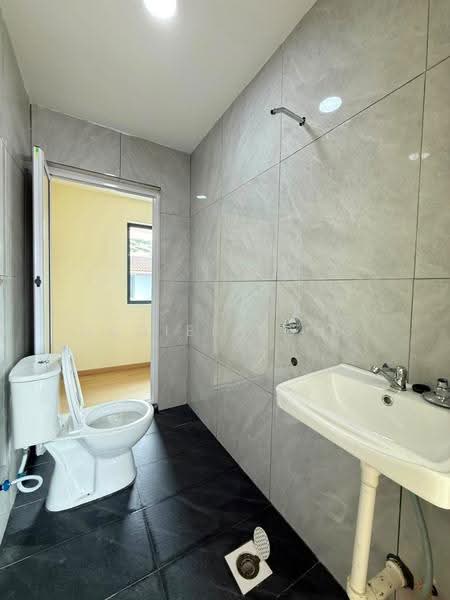 Rumah Teres 2-Tingkat untuk Dijual di Bandar Baru Permas Jaya (Permas Jaya) - Daniel Yong - Bathroom - PropertyGuru.com.my