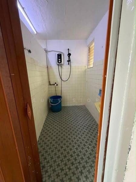 1-storey Terraced House for Sale in Taman Johor (Tampoi) - Suny Sior - Bathroom - PropertyGuru.com.my