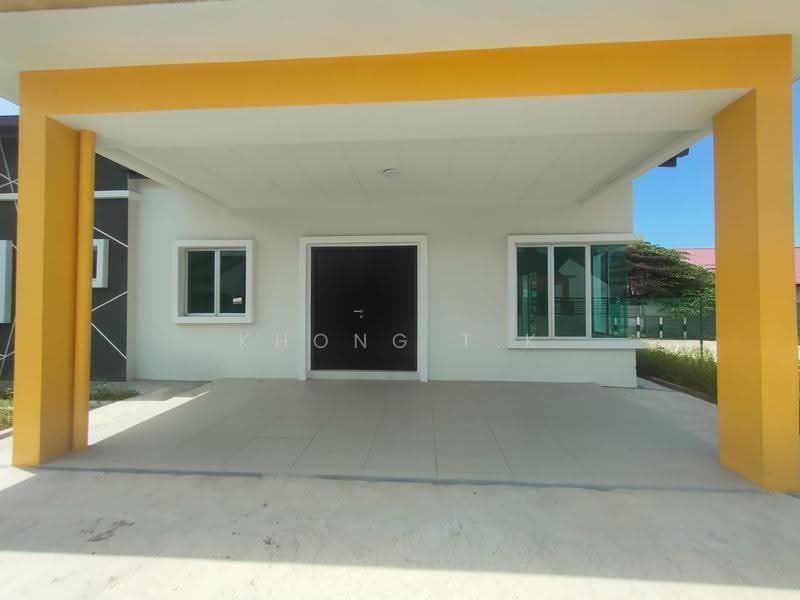 Semi-Detached House for Rent in Seksyen 32 (Shah Alam) - Khong T.K - Front Porch - PropertyGuru.com.my