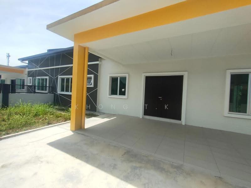 Semi-Detached House for Rent in Seksyen 32 (Shah Alam) - Khong T.K - Front Porch - PropertyGuru.com.my