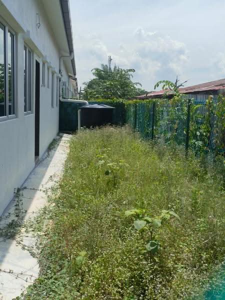 Semi-Detached House for Rent in Seksyen 32 (Shah Alam) - Khong T.K - Back Garden - PropertyGuru.com.my