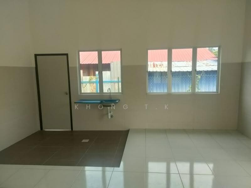 Semi-Detached House for Rent in Seksyen 32 (Shah Alam) - Khong T.K - Dining & Kitchen Area - PropertyGuru.com.my