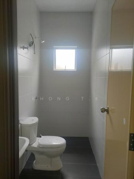 Semi-Detached House for Rent in Seksyen 32 (Shah Alam) - Khong T.K - Shared Bathroom - PropertyGuru.com.my