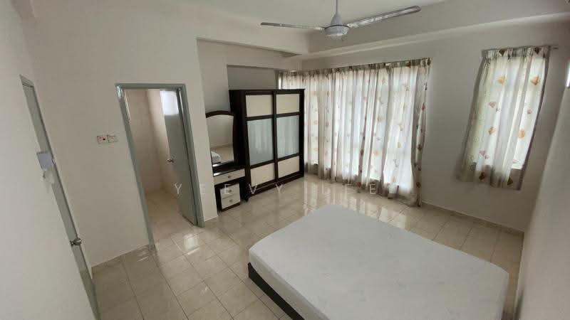 Kediaman Servis untuk Dijual di Millennium Place @ Millennium Square - Yeevy Lee - Bedroom - PropertyGuru.com.my