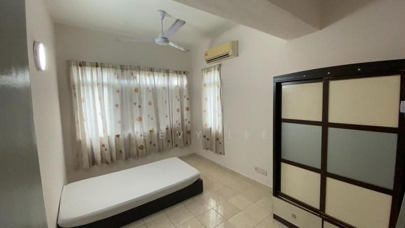Kediaman Servis untuk Dijual di Millennium Place @ Millennium Square - Yeevy Lee - Bedroom - PropertyGuru.com.my