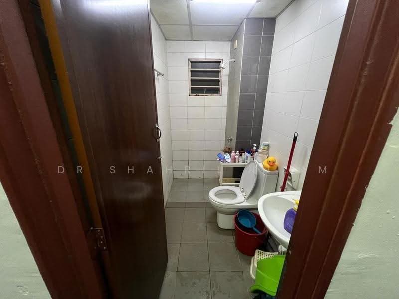 Kediaman Servis untuk Dijual di Alam Idaman - Dr Shahril Nizam - Bathroom - PropertyGuru.com.my