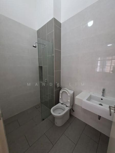 Rumah Teres 2-Tingkat untuk Disewa di 16 Sierra (Puchong) - Mandy Lim - Bathroom - PropertyGuru.com.my