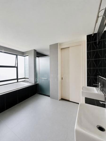 Rumah Berkembar untuk Dijual di Symphony Hills (Cyberjaya) - Ashraff Daniel - Bathroom - PropertyGuru.com.my