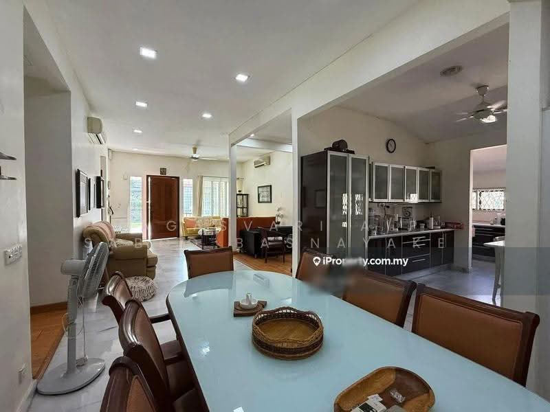 Bungalow House untuk Dijual di Bukit Gasing (Petaling Jaya) - Magasvari A/P Saboo Basnayake - Living Room - PropertyGuru.com.my