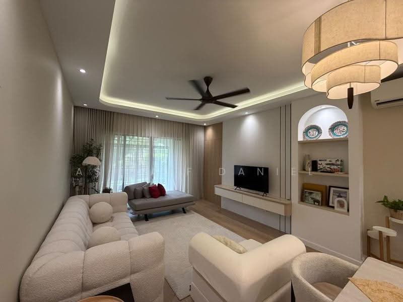 Kondominium untuk Dijual di Cyber Heights Villa - Ashraff Daniel - Living Room - PropertyGuru.com.my