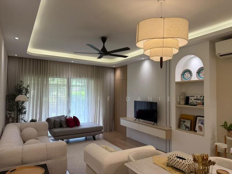 Kondominium untuk Dijual di Cyber Heights Villa - Ashraff Daniel - Living Room - PropertyGuru.com.my