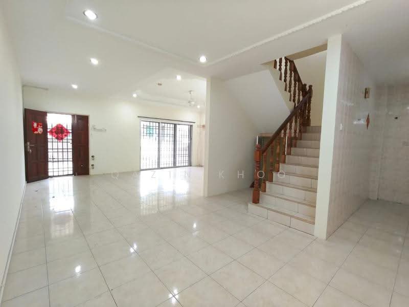 2-storey Terraced House for Sale in Taman Desa Rishah Indah (Ipoh) - Qazin Khoo - Living Room - PropertyGuru.com.my