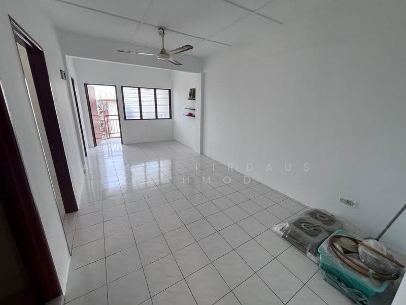 Rumah Flat untuk Dijual di Taman Tun Teja - Ahmad Firdaus Mahmod - Living Room - PropertyGuru.com.my