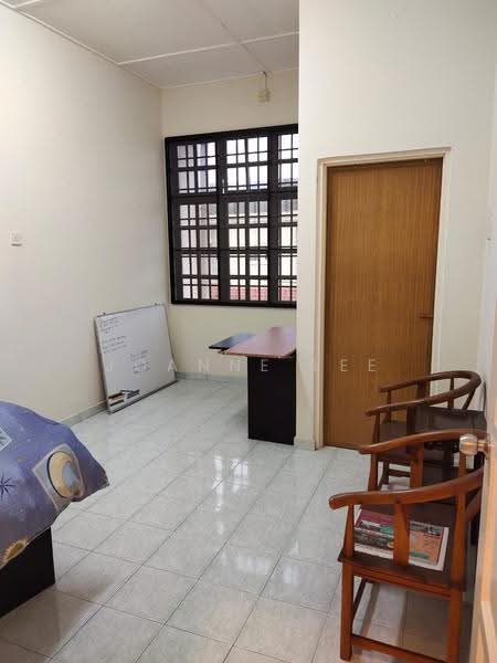 2-storey Terraced House for Sale in Taman Pengkalan Barat (Ipoh) - Joanne lee - Bedroom - PropertyGuru.com.my