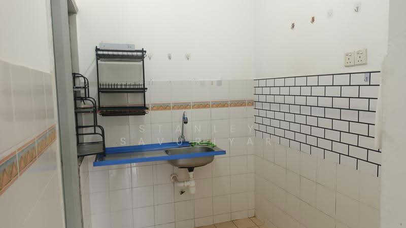 Flat for Rent at Pangsapuri Seri Jati - Stanley Savuriyar - Kitchen - PropertyGuru.com.my