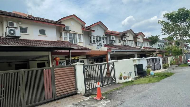 Terraced House for Sale in Bandar Putra Permai (Seri Kembangan) - Jassey Saw - Exterior - PropertyGuru.com.my
