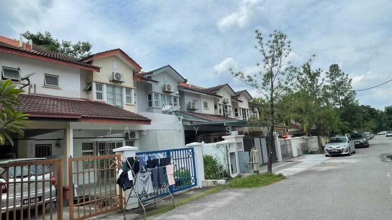Terraced House for Sale in Bandar Putra Permai (Seri Kembangan) - Jassey Saw - Exterior - PropertyGuru.com.my
