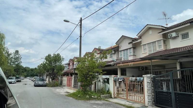 Terraced House for Sale in Bandar Putra Permai (Seri Kembangan) - Jassey Saw - Exterior - PropertyGuru.com.my
