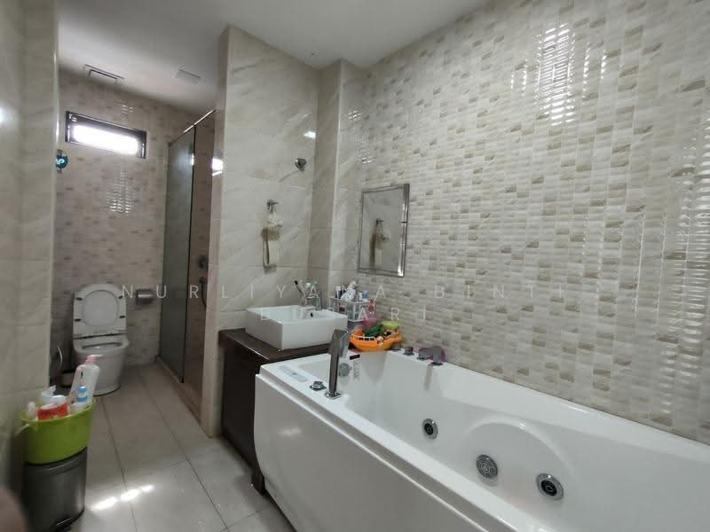 Semi-Detached House for Sale in Saujana Impian (Kajang) - Nurliyana Binti Busari - Bathroom - PropertyGuru.com.my