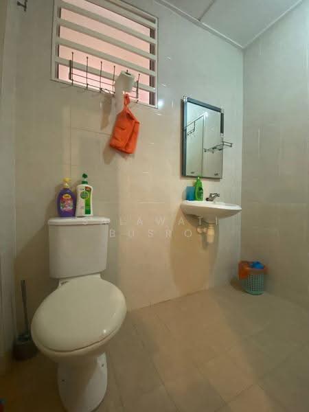 Rumah Teres 2-Tingkat untuk Disewa di Alam Budiman (Shah Alam) - Salawati Busro - Bathroom - PropertyGuru.com.my