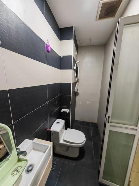 Service Residence for Rent at D'Secret Garden (Pangsapuri Kempas Indah) - VJ Toh - Bathroom - PropertyGuru.com.my
