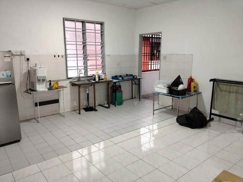 Apartment for Sale at Sri Putra Apartment - Daniel Yong - Kitchen - PropertyGuru.com.my