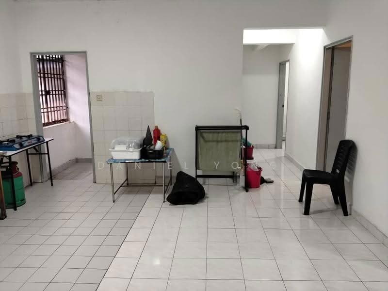 Apartment for Sale at Sri Putra Apartment - Daniel Yong - Kitchen - PropertyGuru.com.my