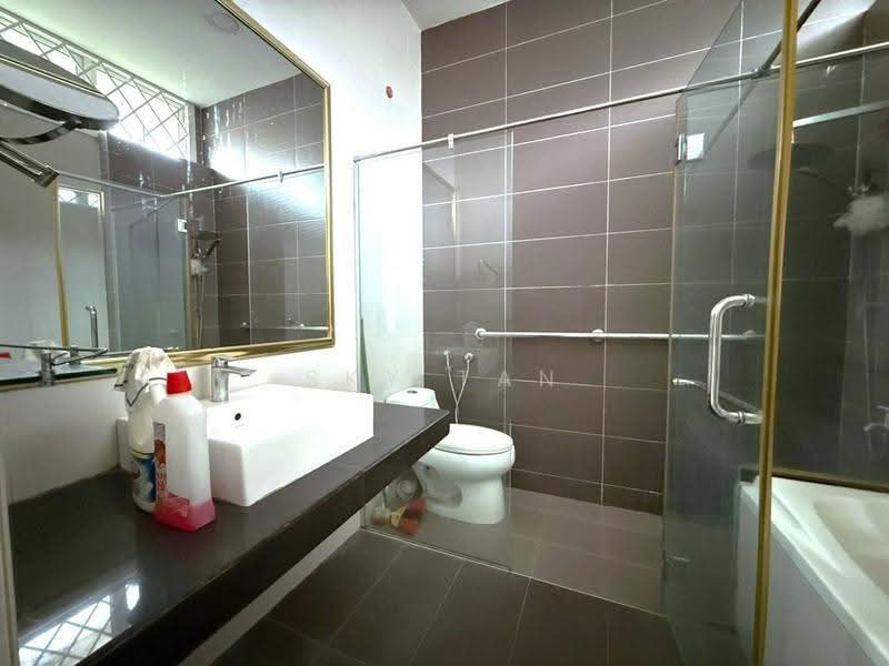 Bungalow House untuk Dijual di Taman Suria (Johor Bahru) - Sky Tan - Bathroom - PropertyGuru.com.my