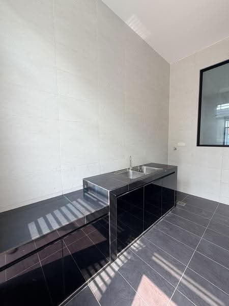 Bungalow House for Sale in Serdang (Seri Kembangan) - ChaoLim . - Kitchen - PropertyGuru.com.my