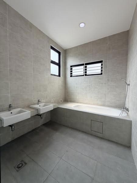 Bungalow House for Sale in Serdang (Seri Kembangan) - ChaoLim . - Bathroom - PropertyGuru.com.my