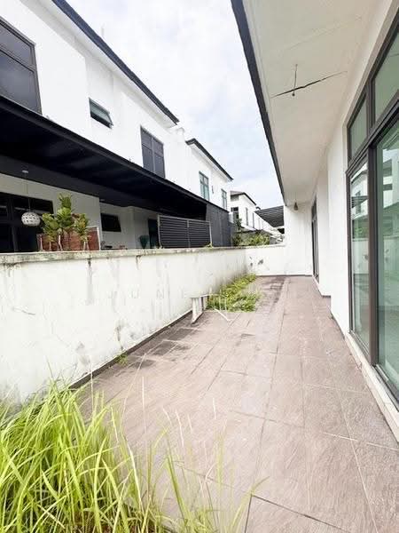 Rumah Kluster untuk Dijual di Eco Botanic (Iskandar Puteri (Nusajaya)) - June Tan - Exterior - PropertyGuru.com.my