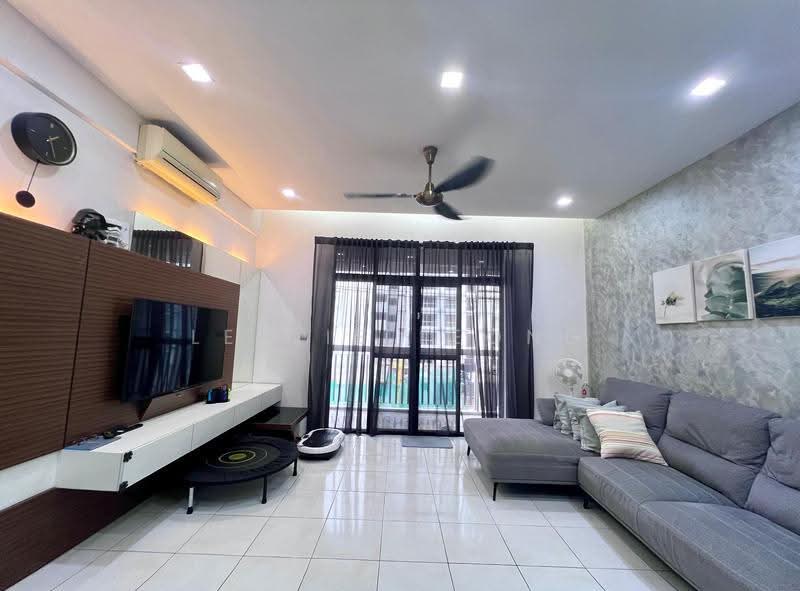 Kediaman Servis untuk Dijual di Diamond Residences - Leslie Leong - Living Room - PropertyGuru.com.my