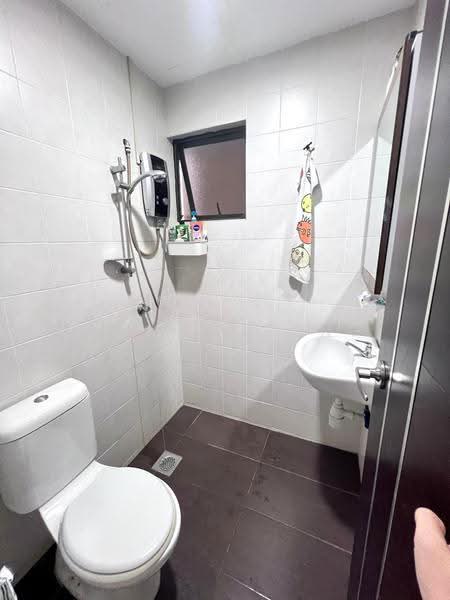 Kediaman Servis untuk Dijual di Diamond Residences - Leslie Leong - Bathroom - PropertyGuru.com.my