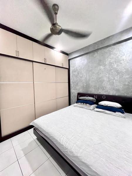 Kediaman Servis untuk Dijual di Diamond Residences - Leslie Leong - Bedroom - PropertyGuru.com.my