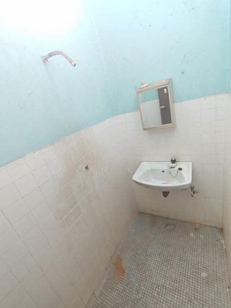 Rumah Teres 1-Tingkat untuk Dijual di Taman Rapat Indah (Ipoh) - Qazin Khoo - Bathroom - PropertyGuru.com.my