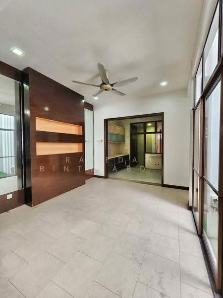 Rumah Teres 2-Tingkat untuk Dijual di Bukit Jelutong (Shah Alam) - Rafedah Binti Abdul Aziz - Living Room - PropertyGuru.com.my