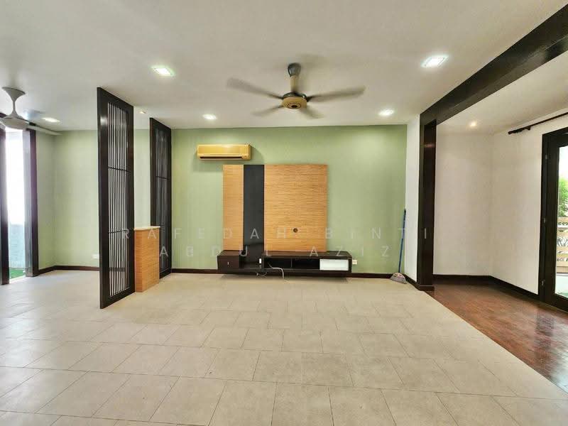 Rumah Teres 2-Tingkat untuk Dijual di Bukit Jelutong (Shah Alam) - Rafedah Binti Abdul Aziz - Living Room - PropertyGuru.com.my