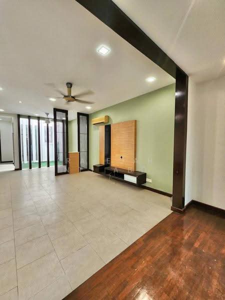 Rumah Teres 2-Tingkat untuk Dijual di Bukit Jelutong (Shah Alam) - Rafedah Binti Abdul Aziz - Living Room - PropertyGuru.com.my