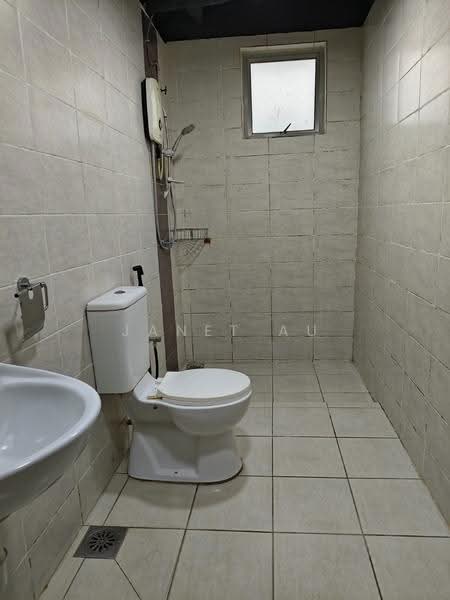 Kediaman Servis untuk Dijual di Park @ One South - Janet Au - Bathroom - PropertyGuru.com.my