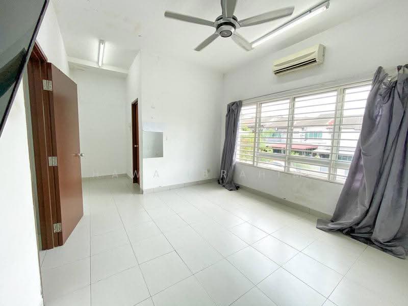 2-storey Terraced House for Sale in Hill Park (Semenyih) - Hawa Ibrahim - Living Room - PropertyGuru.com.my