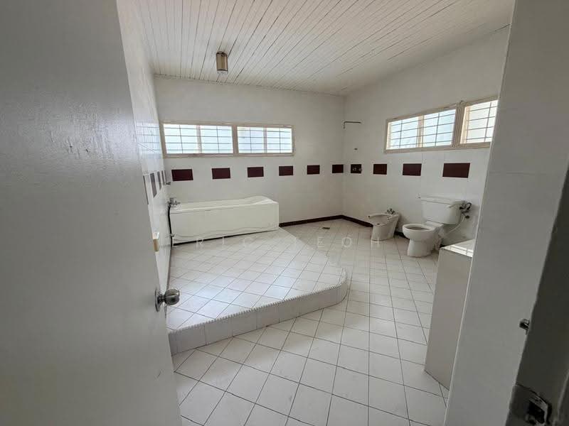 Bungalow House for Rent in KL City Centre (Kuala Lumpur) - Eric Teoh - Bathroom - PropertyGuru.com.my