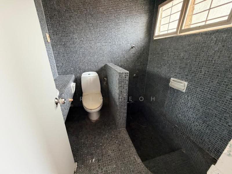 Bungalow House for Rent in KL City Centre (Kuala Lumpur) - Eric Teoh - Bathroom - PropertyGuru.com.my