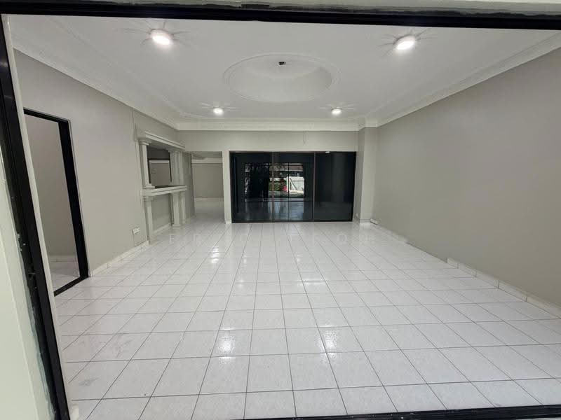 Bungalow House for Rent in KL City Centre (Kuala Lumpur) - Eric Teoh - Living Room - PropertyGuru.com.my