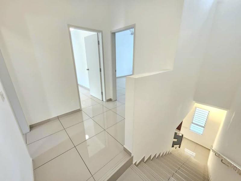 Rumah Teres 2-Tingkat untuk Dijual di Telok Panglima Garang (Selangor) - Sonia Soh - Corridor - PropertyGuru.com.my
