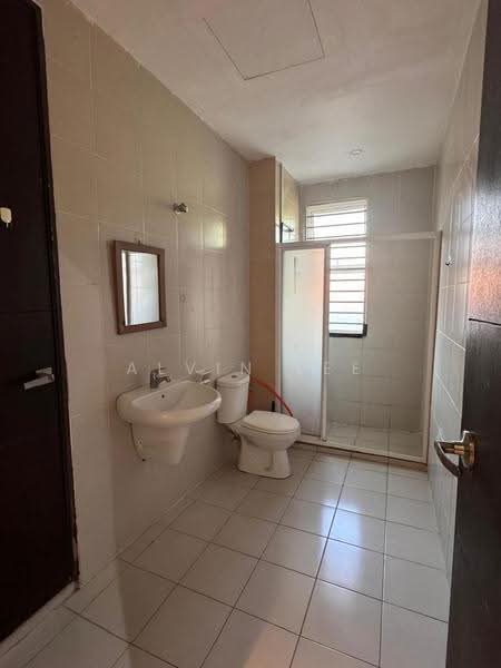 Rumah Teres 2.5-Tingkat untuk Disewa di Bandar Sungai Long (Selangor) - Alvin Lee - Bathroom - PropertyGuru.com.my
