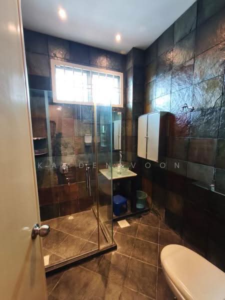 Semi-Detached House for Sale in Taman Pelangi (Johor Bahru) - Kayden Voon - Bathroom - PropertyGuru.com.my