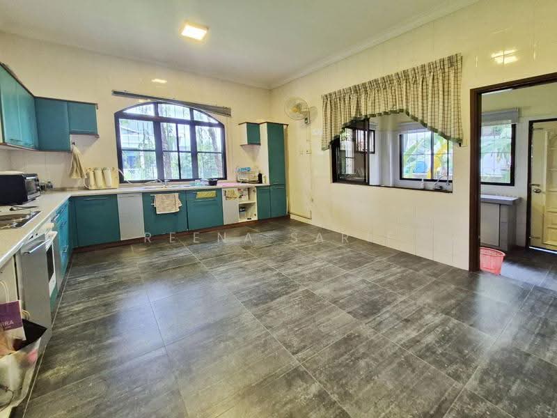 Semi-Detached House for Sale in Corner Lot Semi D 2 Storey KGSAAS Golf Club (Shah Alam) - Reena Sarif - Kitchen - PropertyGuru.com.my