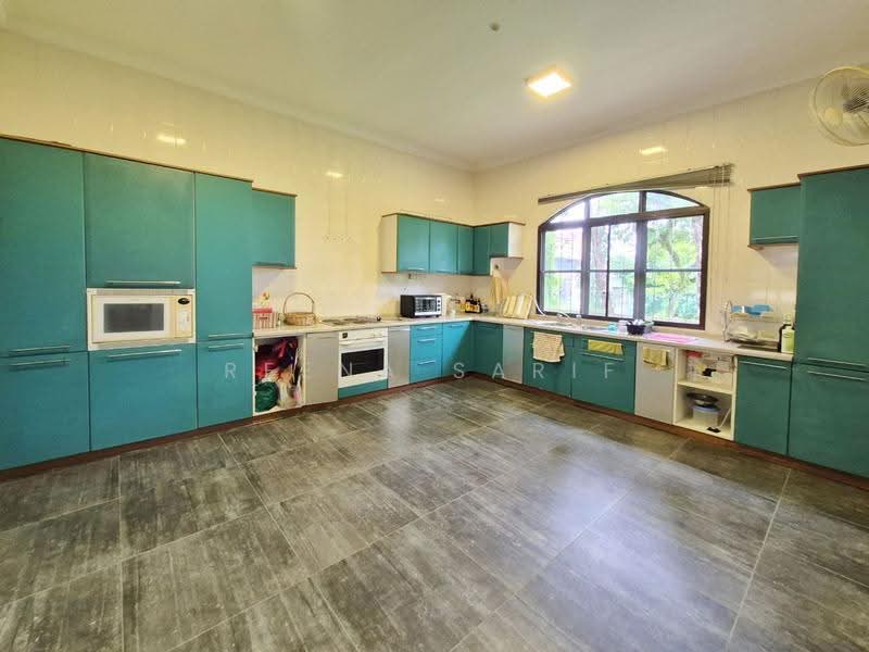 Semi-Detached House for Sale in Corner Lot Semi D 2 Storey KGSAAS Golf Club (Shah Alam) - Reena Sarif - Kitchen - PropertyGuru.com.my