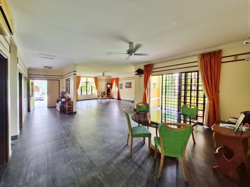 Semi-Detached House for Sale in Corner Lot Semi D 2 Storey KGSAAS Golf Club (Shah Alam) - Reena Sarif - Living Room - PropertyGuru.com.my