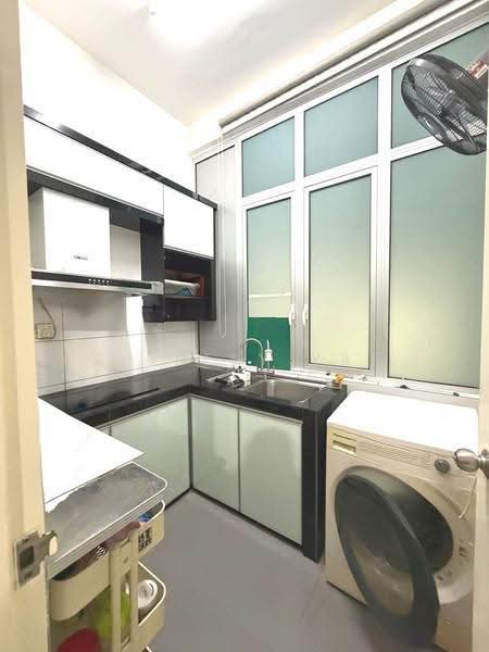 Kondominium untuk Dijual di Fairway Suites - Shirley Yap - Kitchen - PropertyGuru.com.my